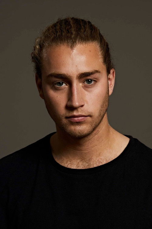 Julian Moon Snijder as Boy