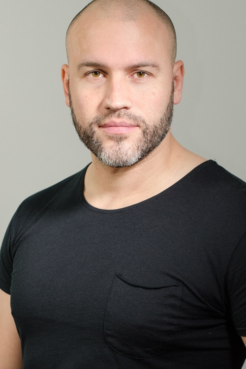 Lee Rumohr as Young Couple