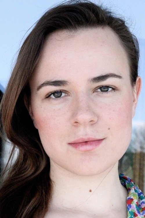 Theresa Hanich as Polizistin