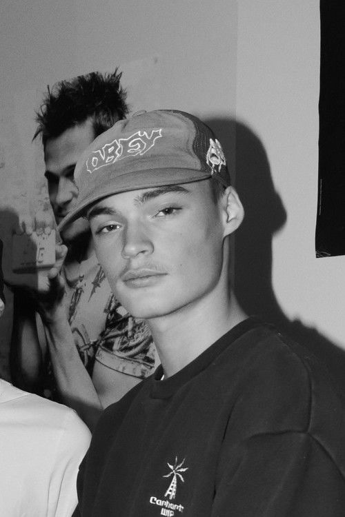 Victor Laurent as Victor