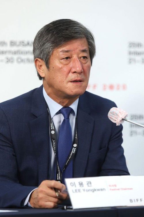 Lee Yong-kwan as Self