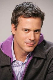 Diego Bertie as Ghen Huigen