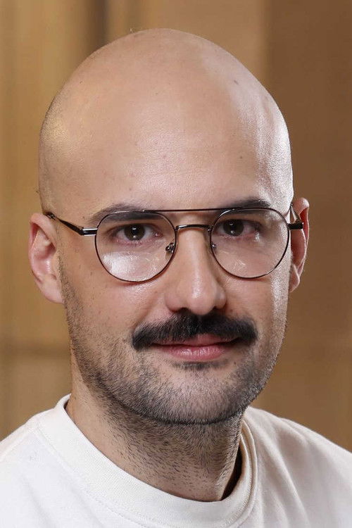 Hugo Leboeuf as Un gendarme