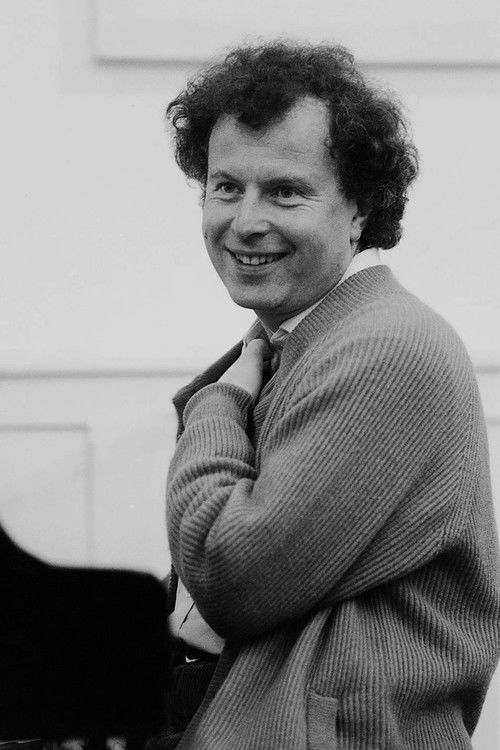 András Schiff as Zongorázó fiú