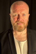 Ludovic Locoche as Le facteur