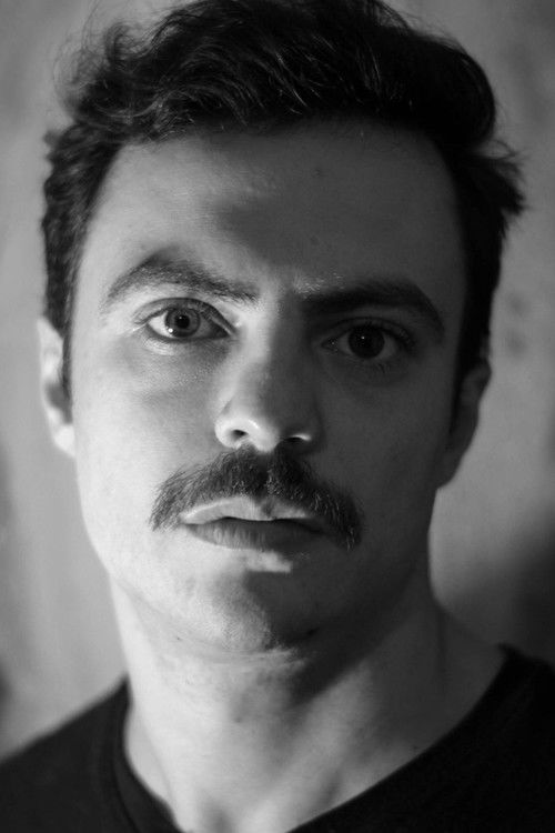 Luiz Felipe Bianchini as Zeca