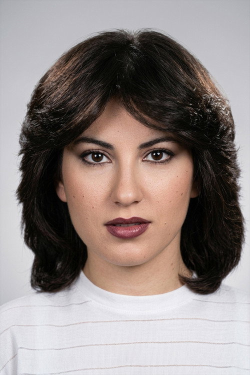 Alev Sayın as Betül