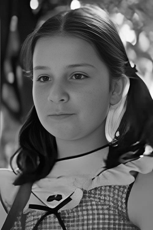 Dariya Derbenyova as nurse Andrews