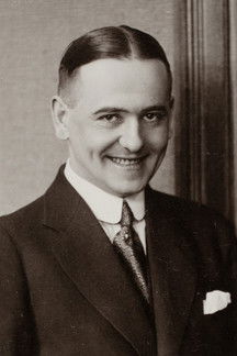 Ragnar Widestedt as Brodén