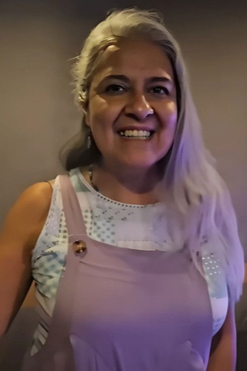 Rebeca Patiño as Gatulove (voice)