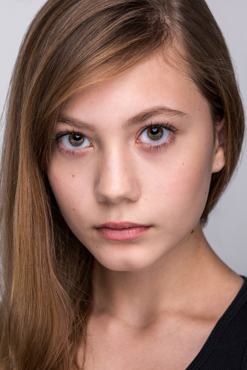 Maxine Wanderer as Nikki