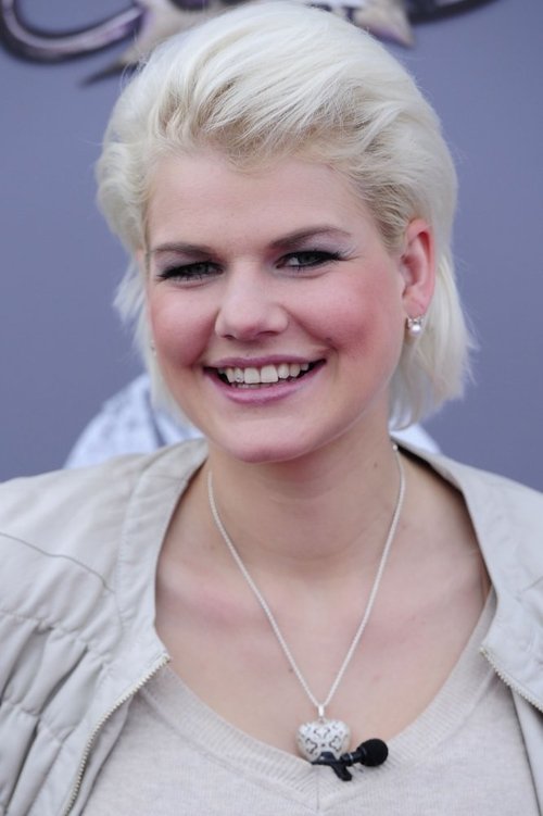 Melanie Müller as Mircos Freundin