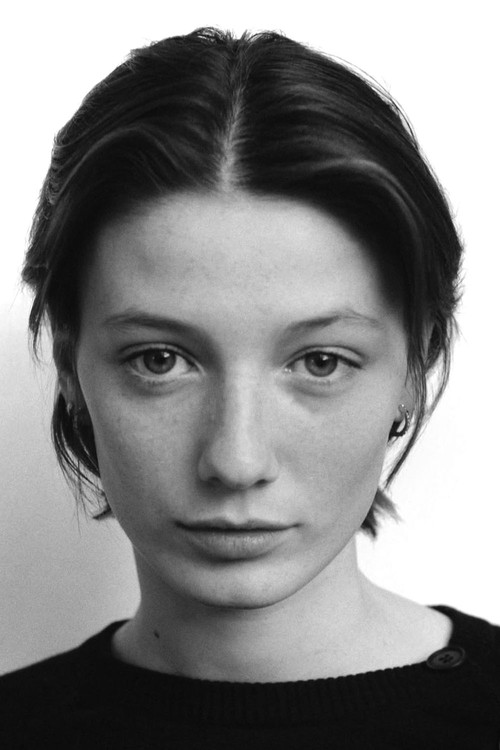 Candelaria Tarelli as Joven Secretaria