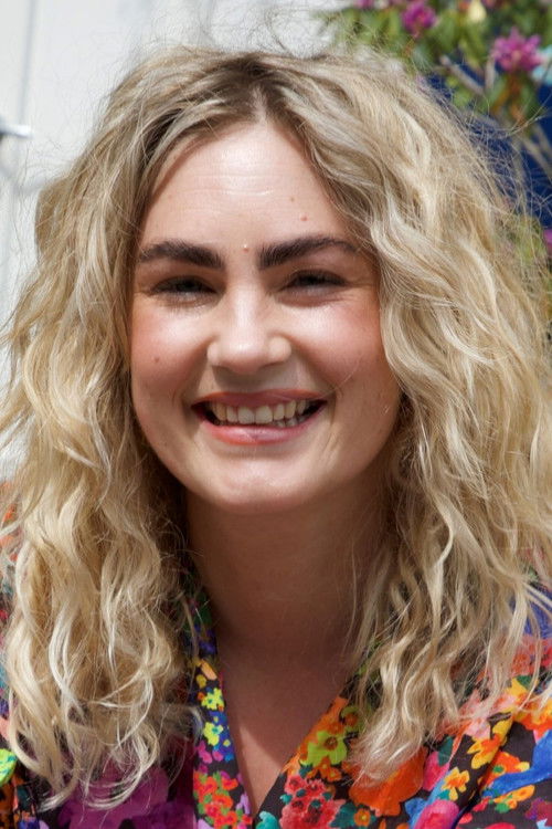 Emma Paaske as Vært