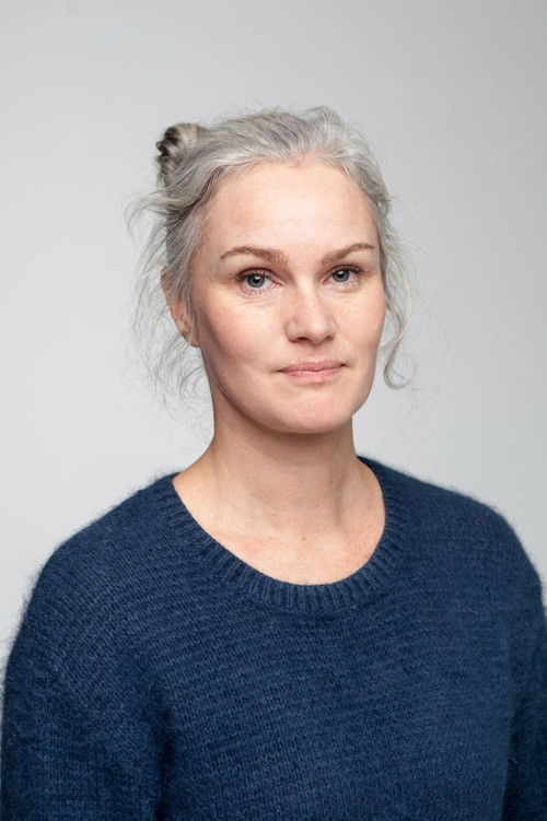 Gunn Tove Grønsberg as Apen (voice)