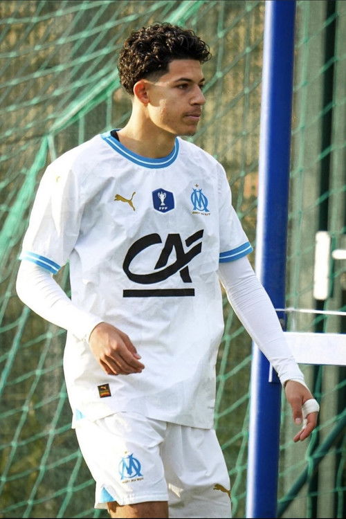 Kelyann Bezahaf as Self