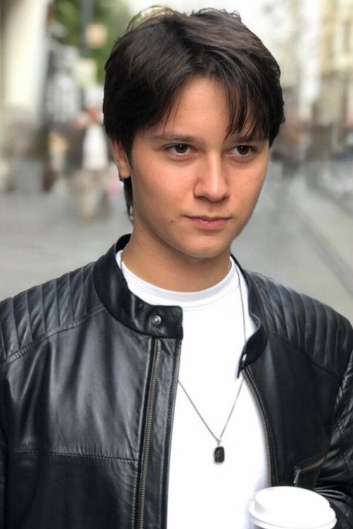 Ulaş Çetin Köreken as Atlas