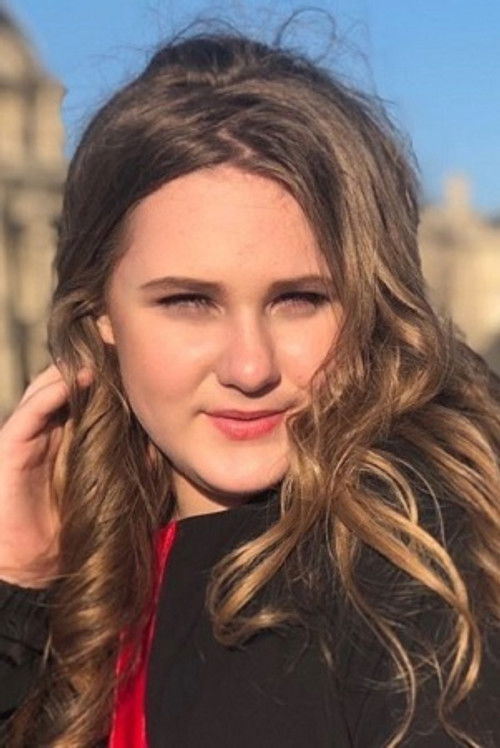 Arina Bandura as Eva