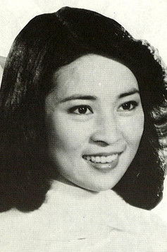 Joan Lin Feng-jiao as JC's Wife