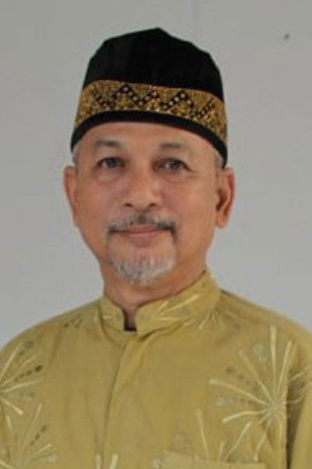 Afrizal Anoda as Ustadz Imam