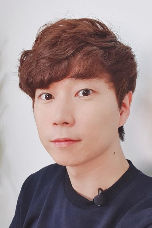 Jung Joo-won as Mala / Rosé (voice)