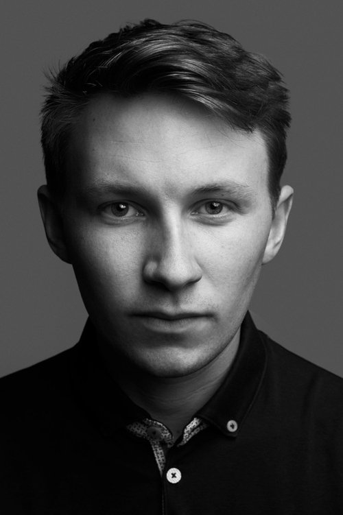 Bradley Hall as Gary