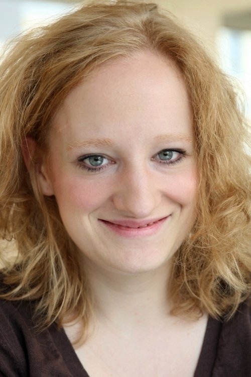 Aymeline Alix as Claire