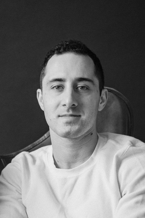 Maxwell Gallo as Harvey