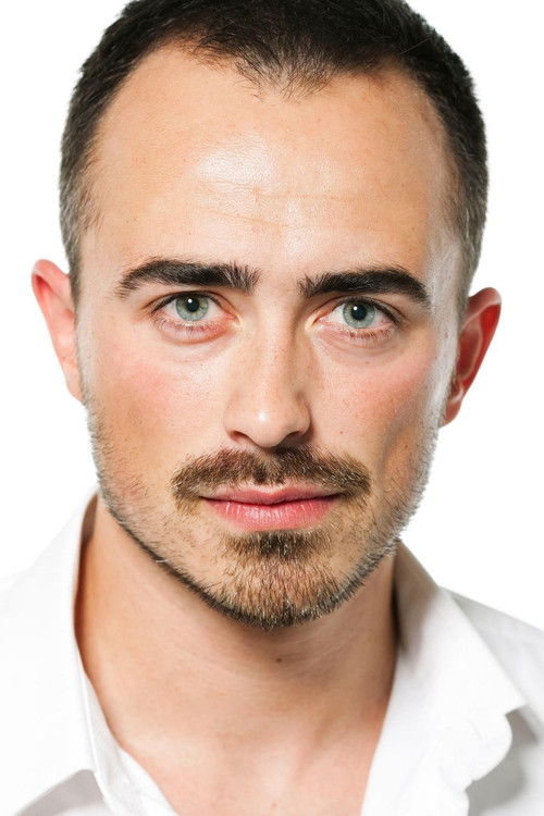 Jonas Kriegbaum as Betjent