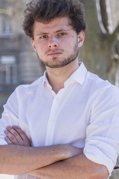 Leonard Chouin as Victor