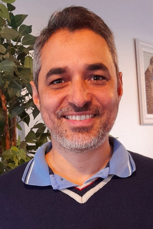 Fausto Zamboni as Entrevistado