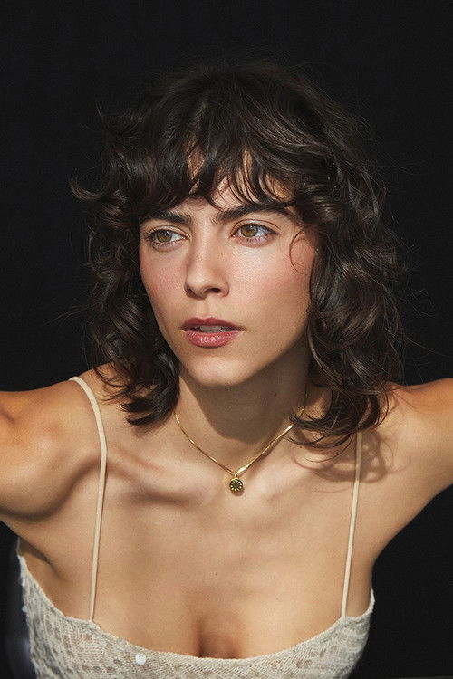 Rita Bretão as Benedita «Beni» Lobato