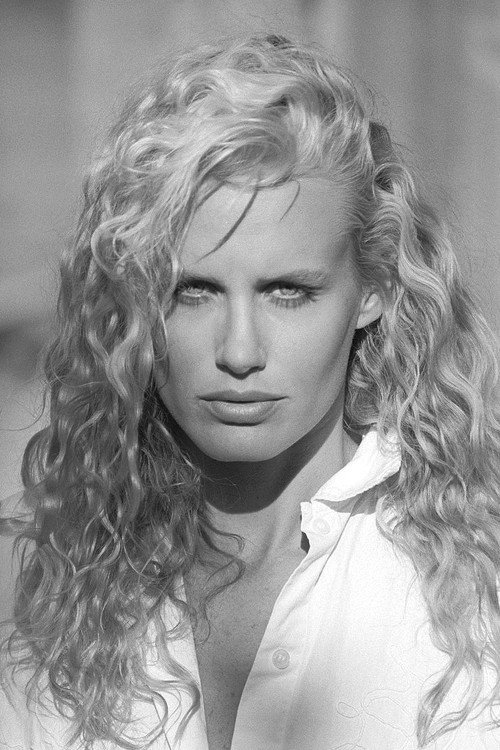 Daryl Hannah as Maxine Poole