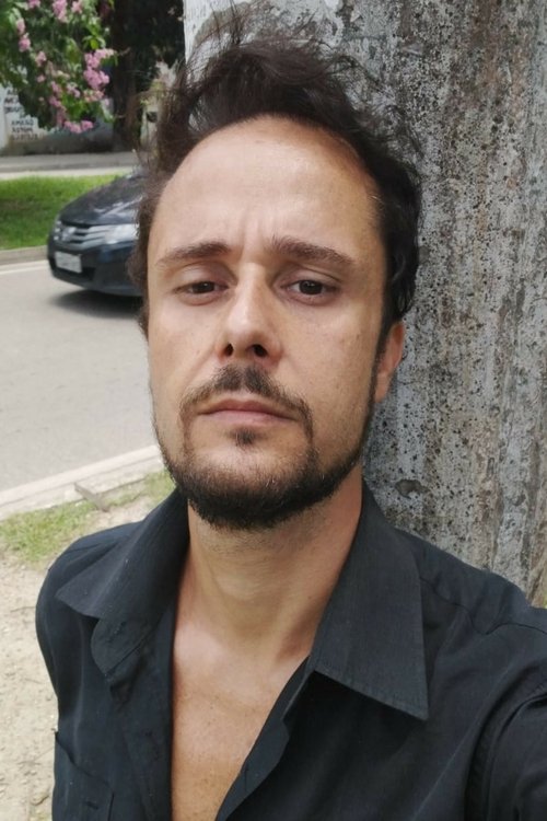 Ângelo Santoro as Rodrigo