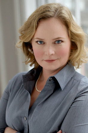 Edelen McWilliams as Fuller's Wife