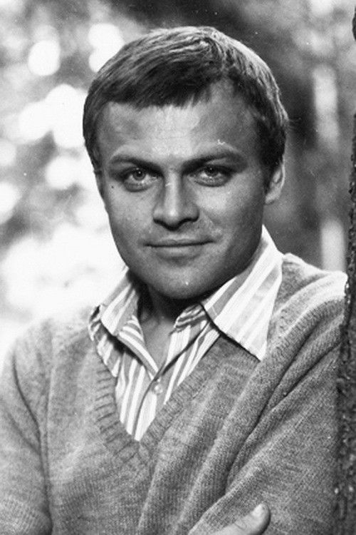 Aleksandr Solovyov as Павел Бажутин