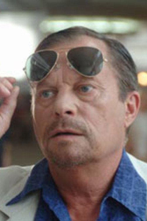 Stefan Friedmann as Helmut Muller, burmistrz Wiehlendorfu