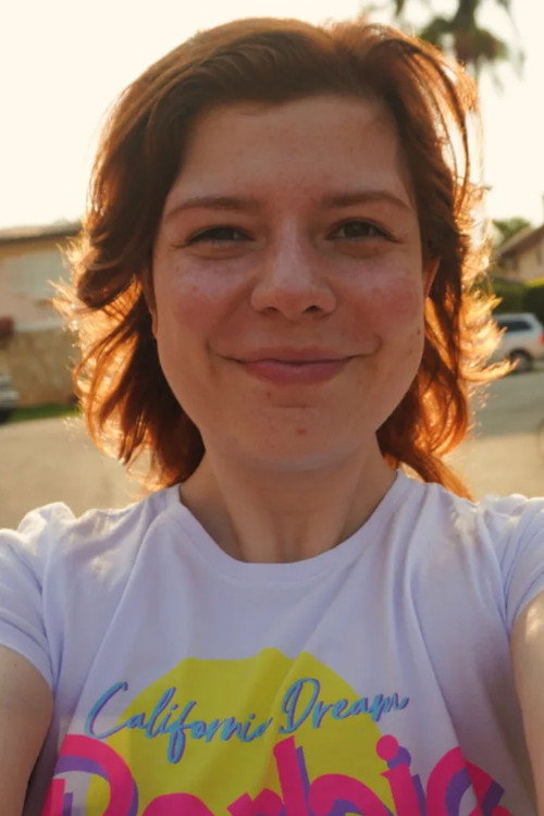 Fernanda Biazini as Dr. Márcia Vogel (uncredited)