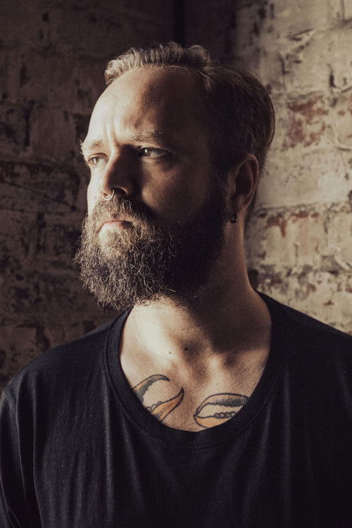 Samuli Kivelä as Henrin bändin kitaristi