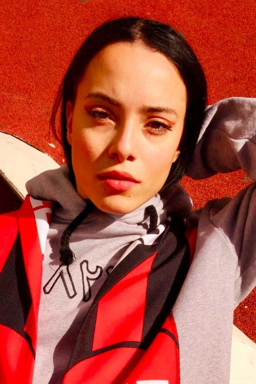 Laeticia Schwendi as Villageoise