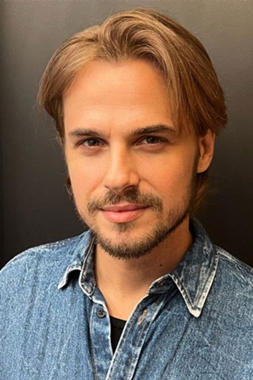 Daniel Erthal as Prof. Artur Paz