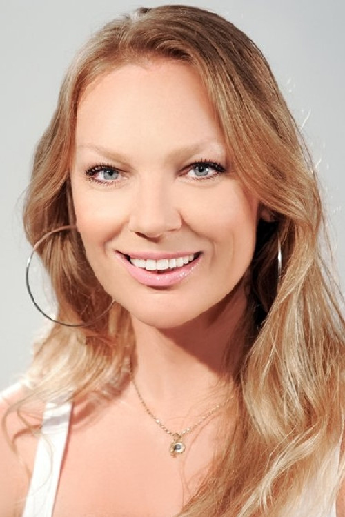 Anita Szvrcsek as Jola