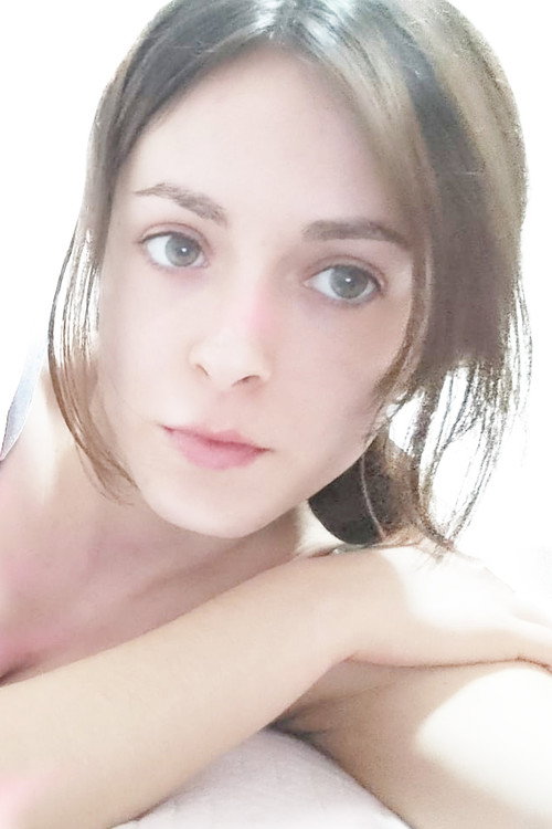 Sara Álvarez as Sara