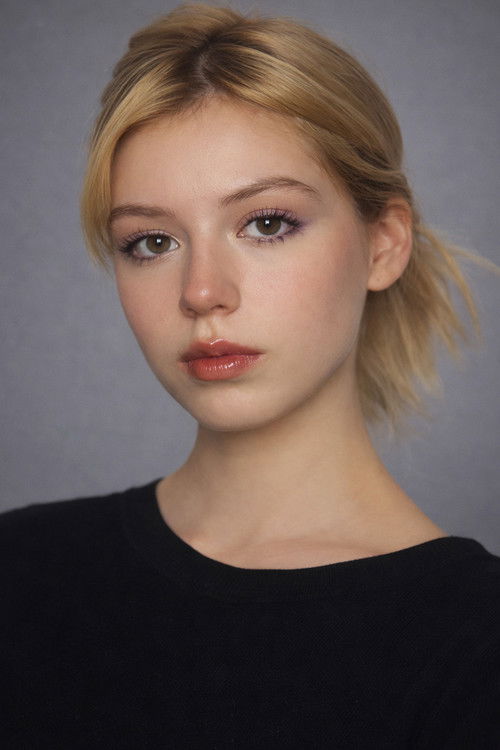 Hania Baeza as Romina