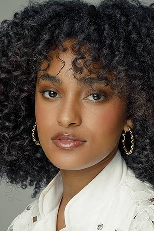 Lívia Silva as Júlia