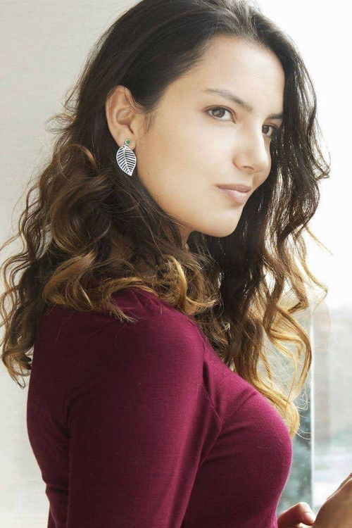 Laura torres as Lucía Guerrero Santana (hermana de Rosario)