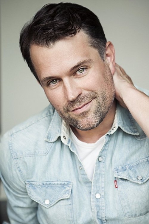 Anthony Ames as Agent Quincannon