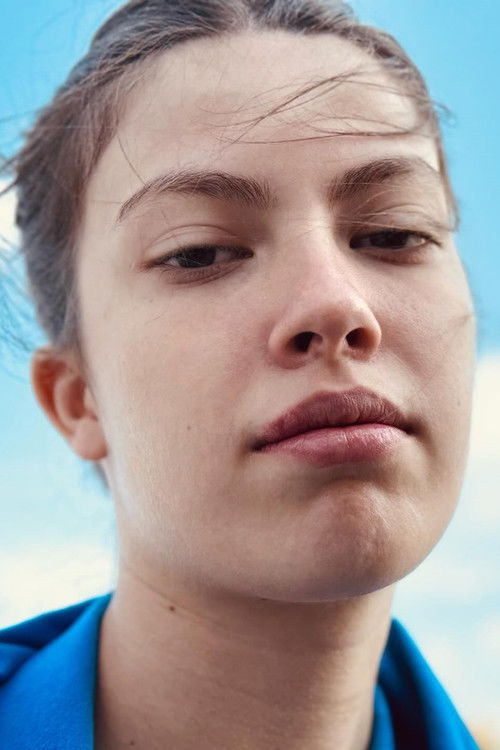 Ema Mendes as Leonor/Elfo 1/Criança 2/Mulher do Corcunda/Raquel Luz