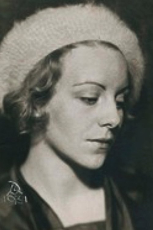 Alli Halling as Lola