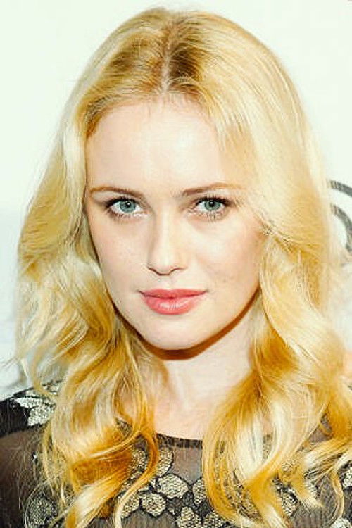 Hannah New as Natascha